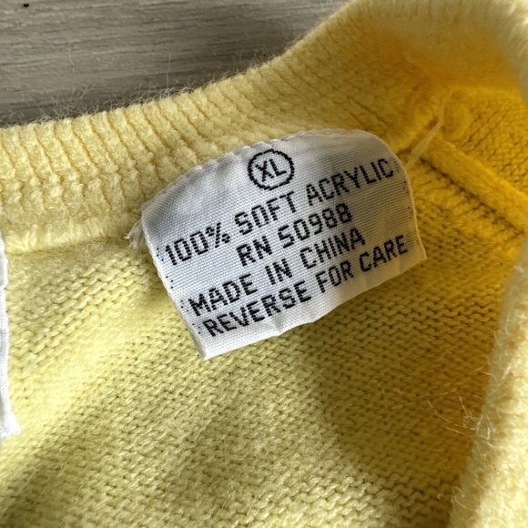 Vintage Country Squire Soft Acrylic Chihuahua Beer Yellow V Neck Sweater Size XL - Picture 4 of 11